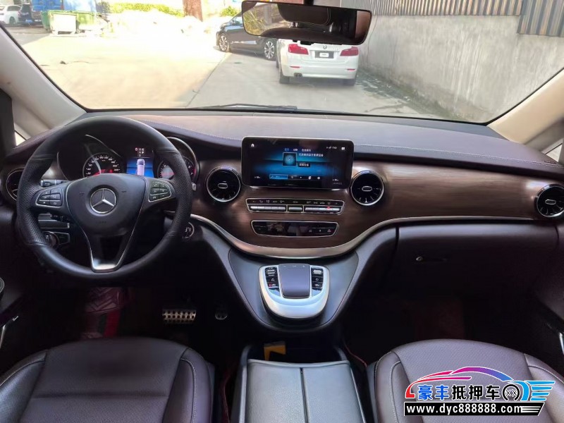 21年奔驰V轿车抵押车出售