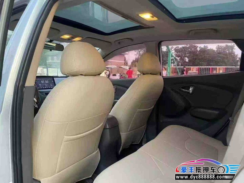 12年现代ix35轿车抵押车出售