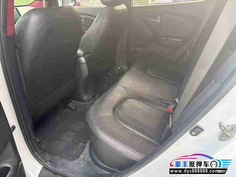 13年现代ix35轿车抵押车出售