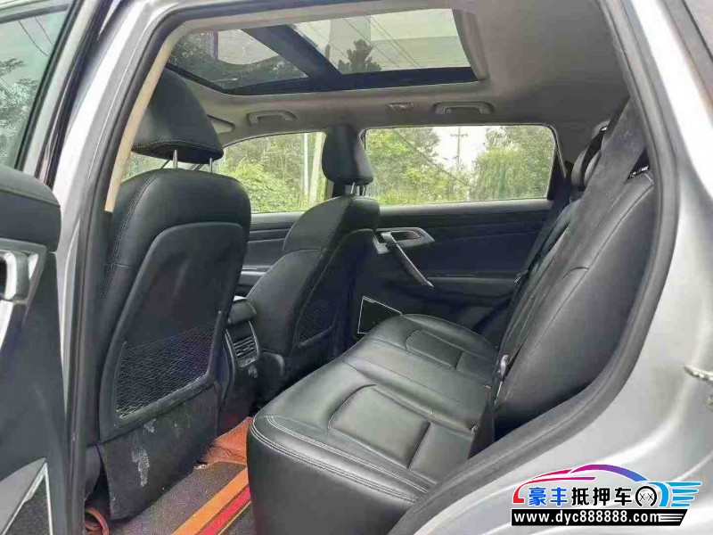 17年吉利博越轿车抵押车出售