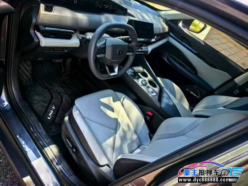 23年长安长安UNI轿车抵押车出售