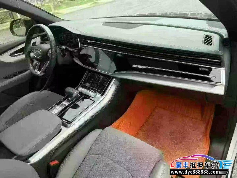 20年奥迪Q8轿车抵押车出售