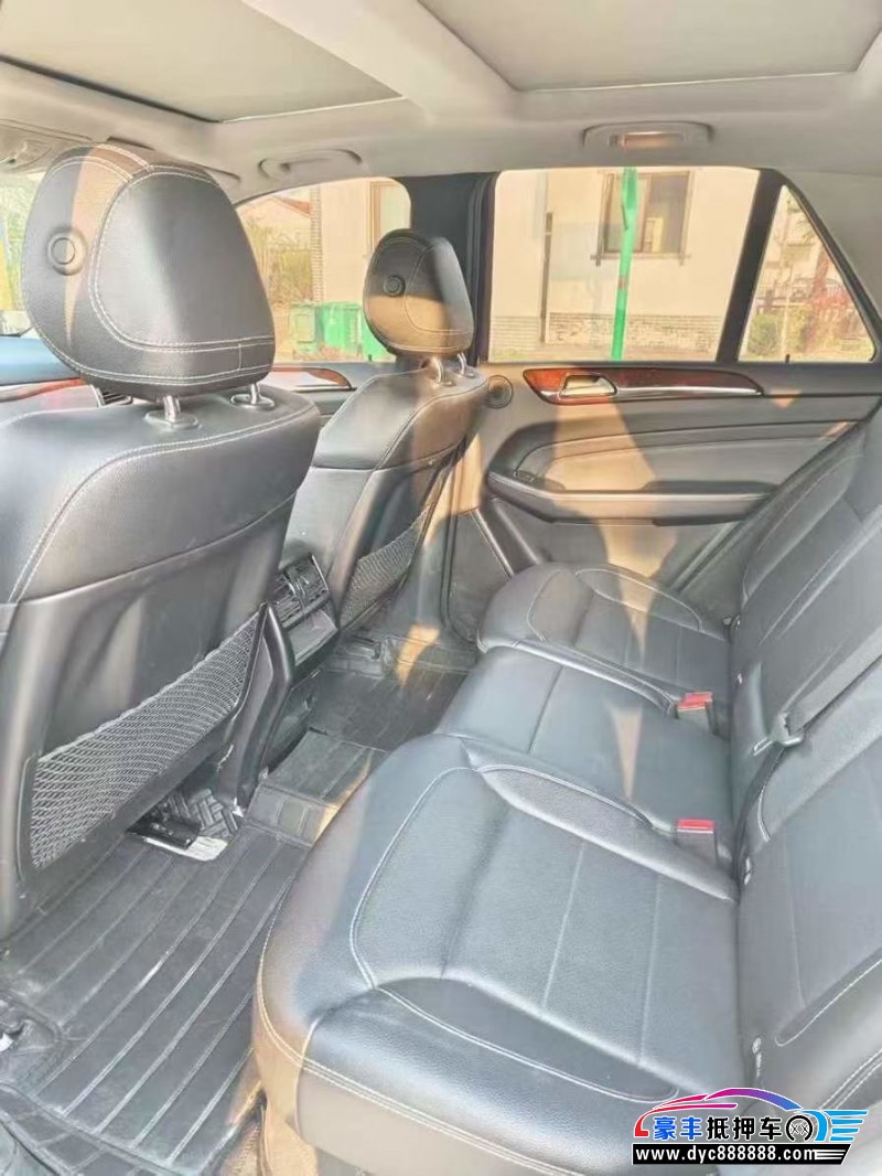 15年奔驰ML轿车抵押车出售