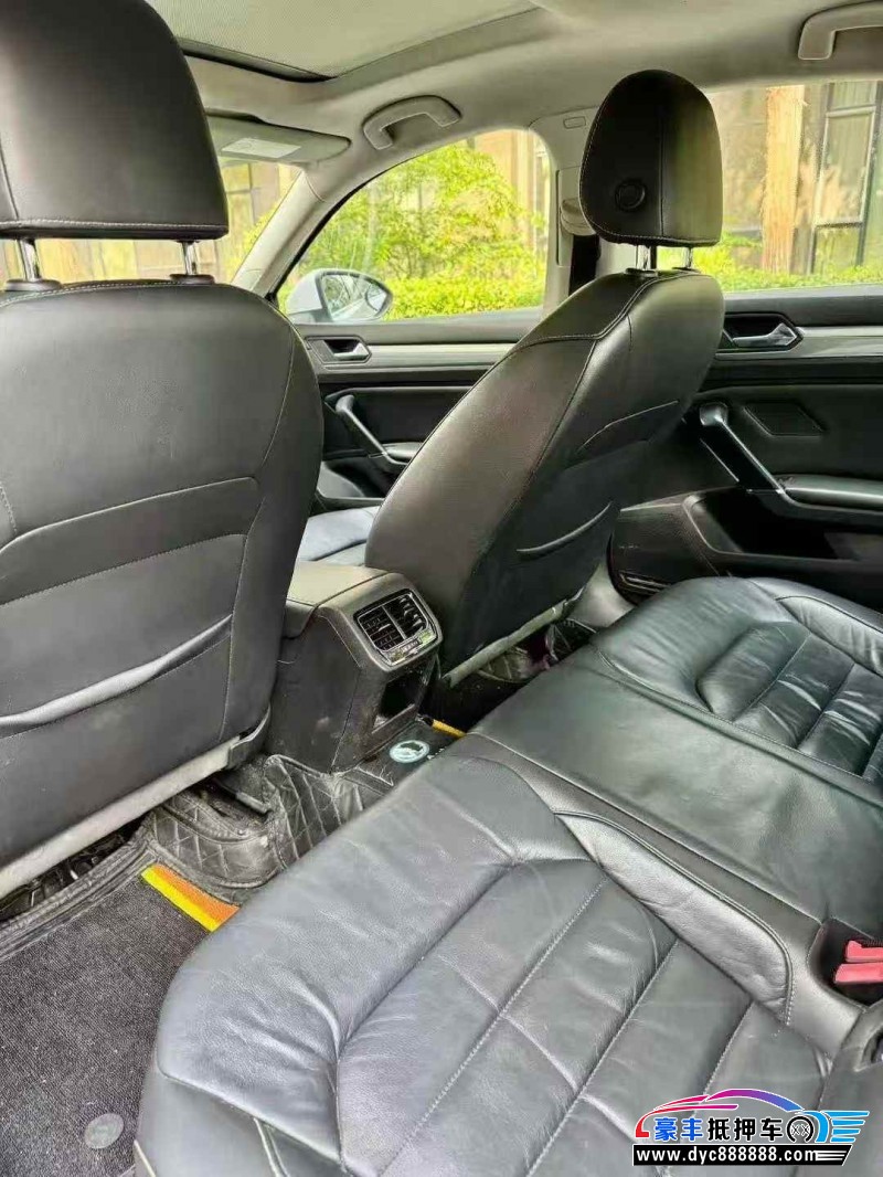 25年大众凌渡轿车抵押车出售