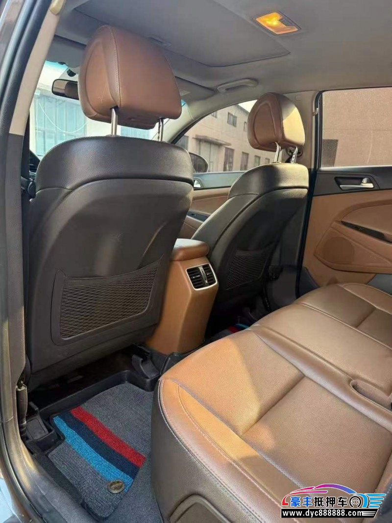 15年现代途胜轿车抵押车出售