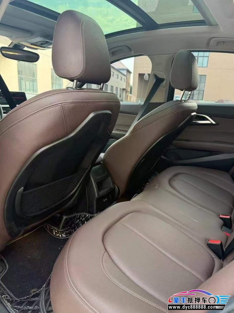 20年宝马1系轿车抵押车出售