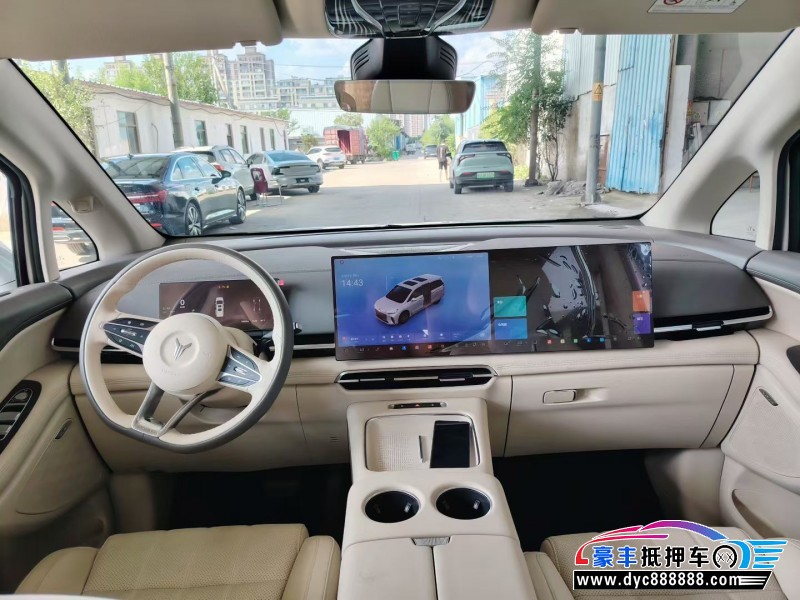 25年岚图梦想家MPV抵押车出售