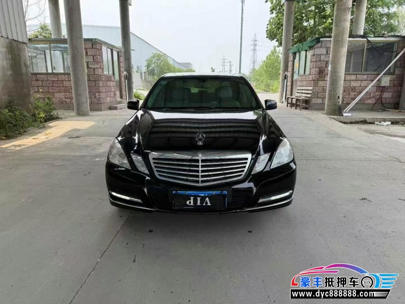 13年奔驰E轿车抵押车出售