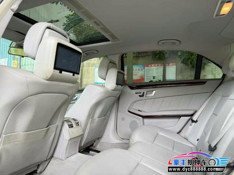 13年奔驰E轿车抵押车出售