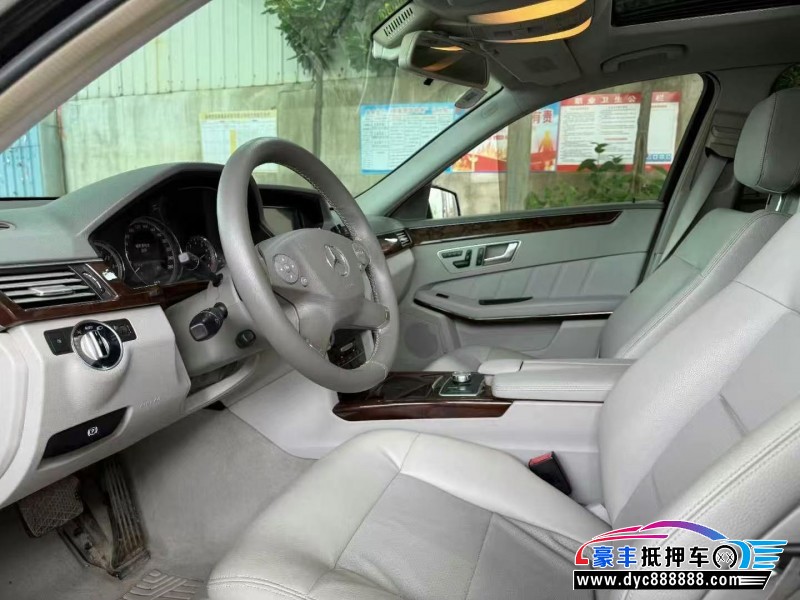 13年奔驰E轿车抵押车出售