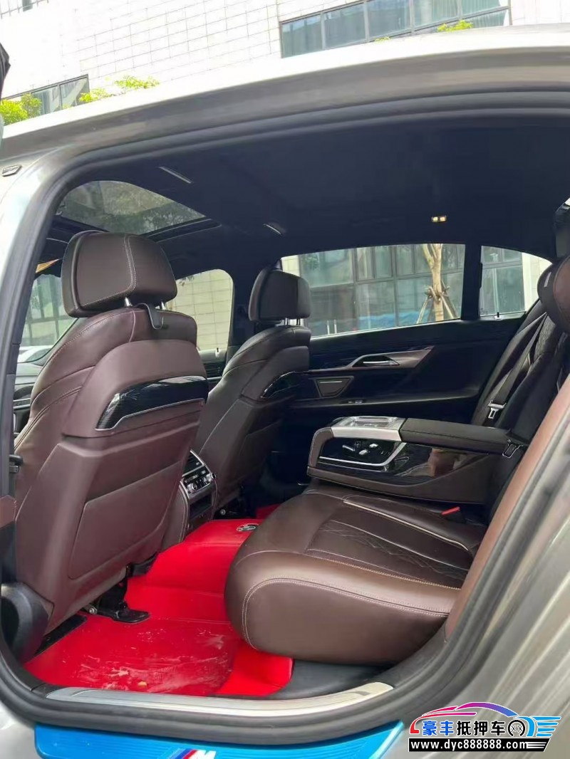 21年宝马7系轿车抵押车出售