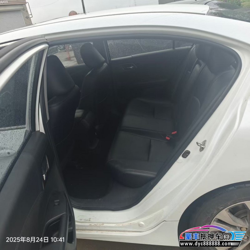 16年本田雅阁轿车抵押车出售