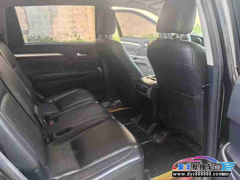 18年丰田汉兰达轿车抵押车出售