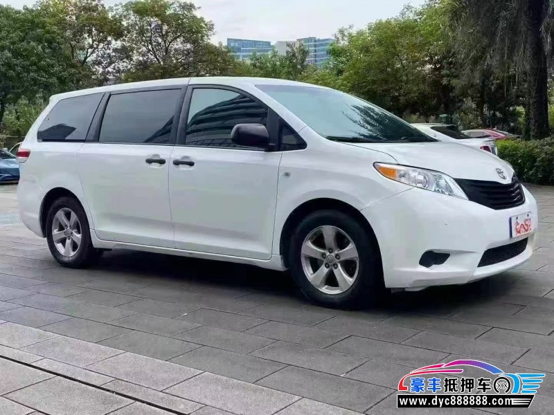 15年丰田塞纳轿车抵押车出售