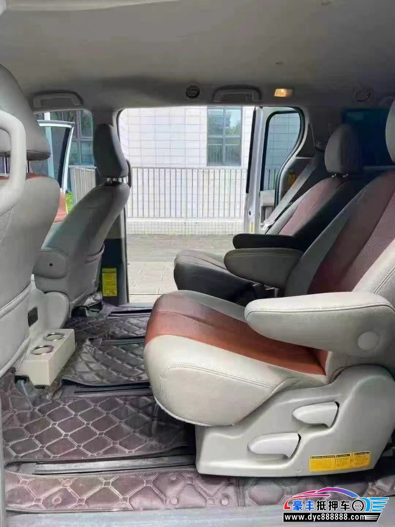 15年丰田塞纳轿车抵押车出售