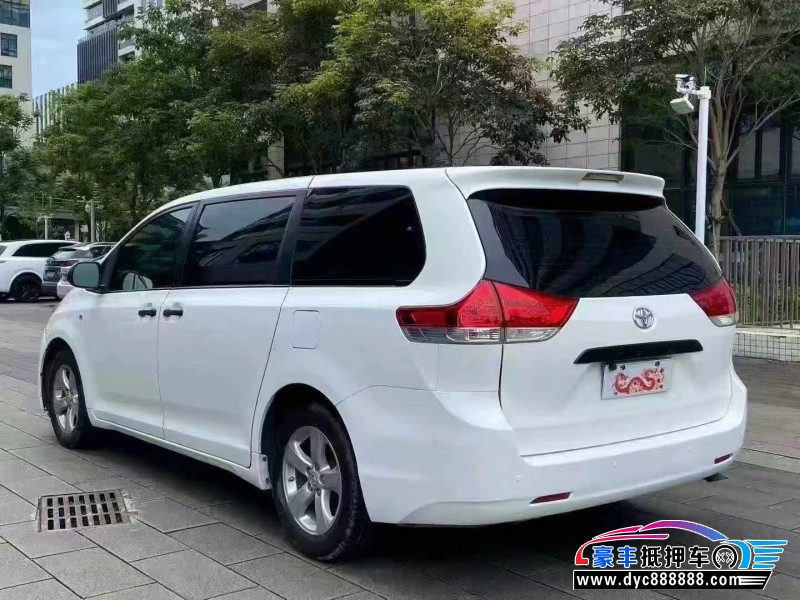 15年丰田塞纳轿车抵押车出售