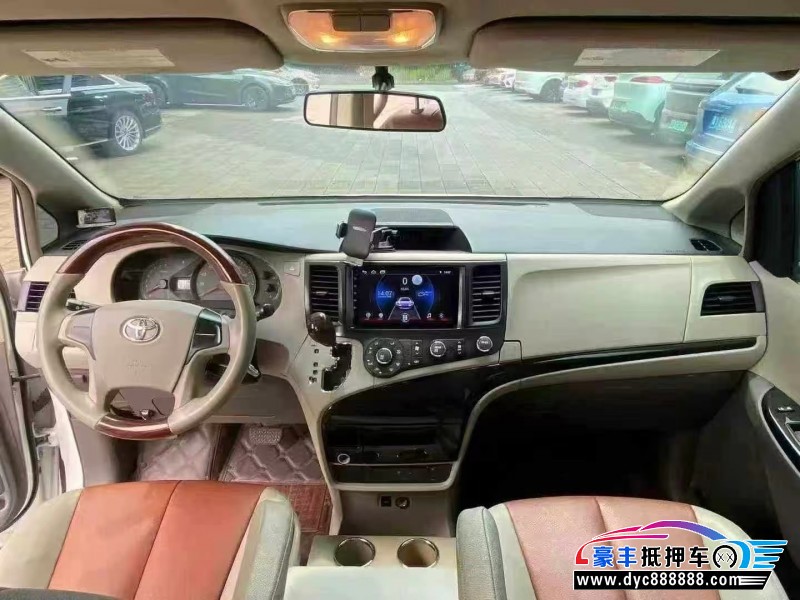 15年丰田塞纳轿车抵押车出售