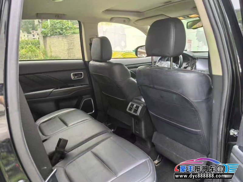 19年三菱欧蓝德轿车抵押车出售