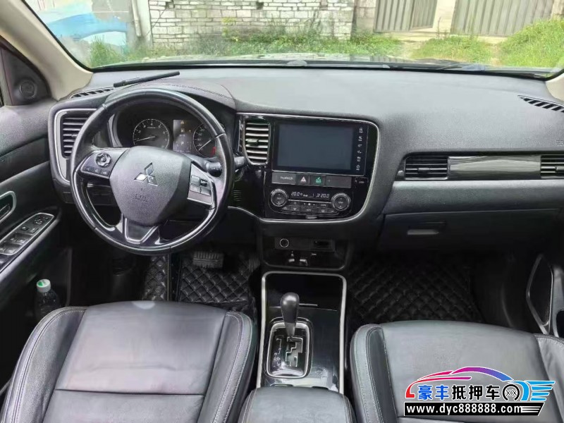 19年三菱欧蓝德轿车抵押车出售