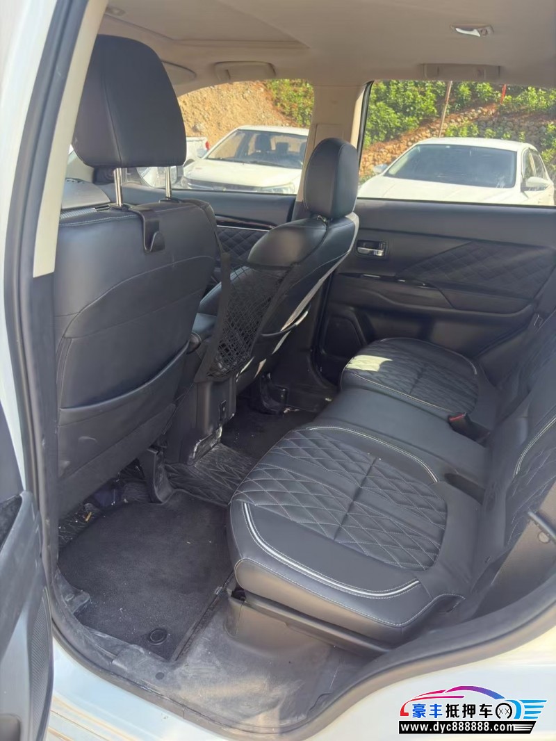 21年三菱欧蓝德轿车抵押车出售