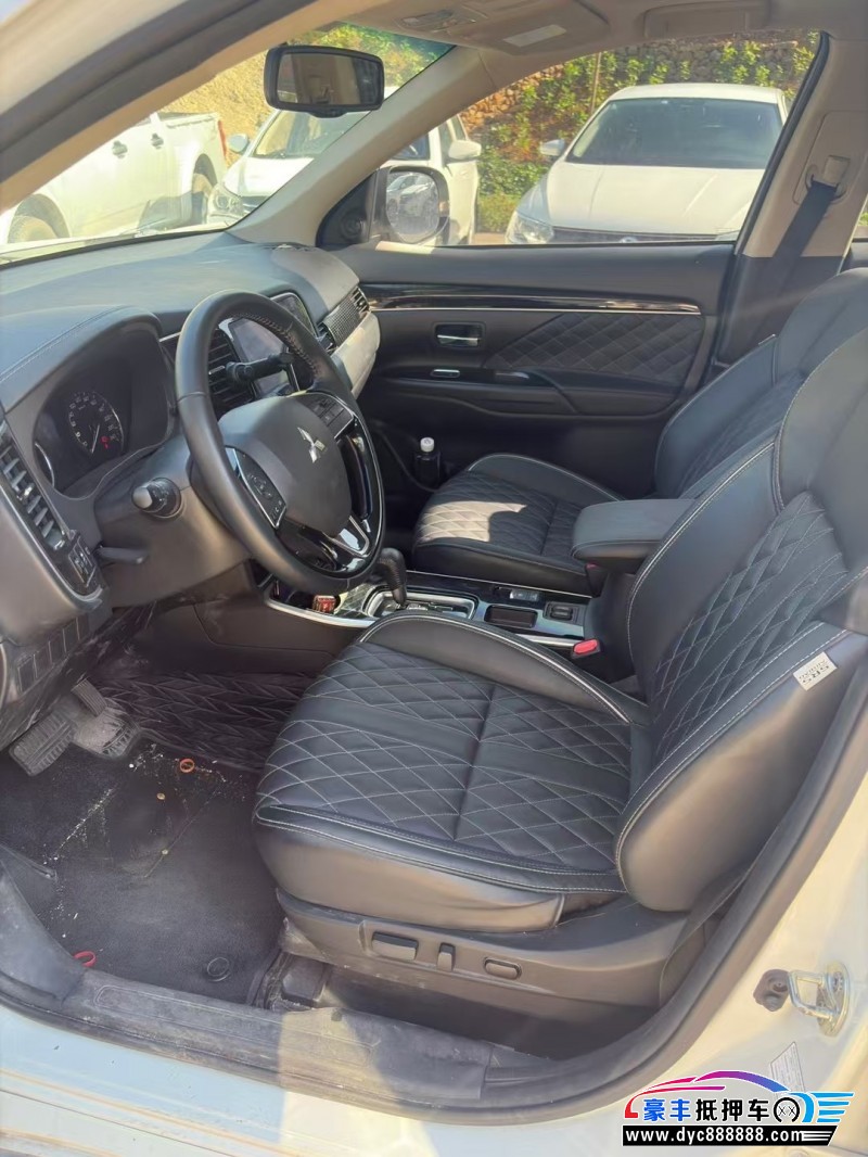 21年三菱欧蓝德轿车抵押车出售