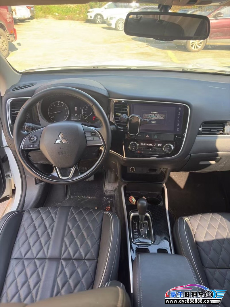 21年三菱欧蓝德轿车抵押车出售