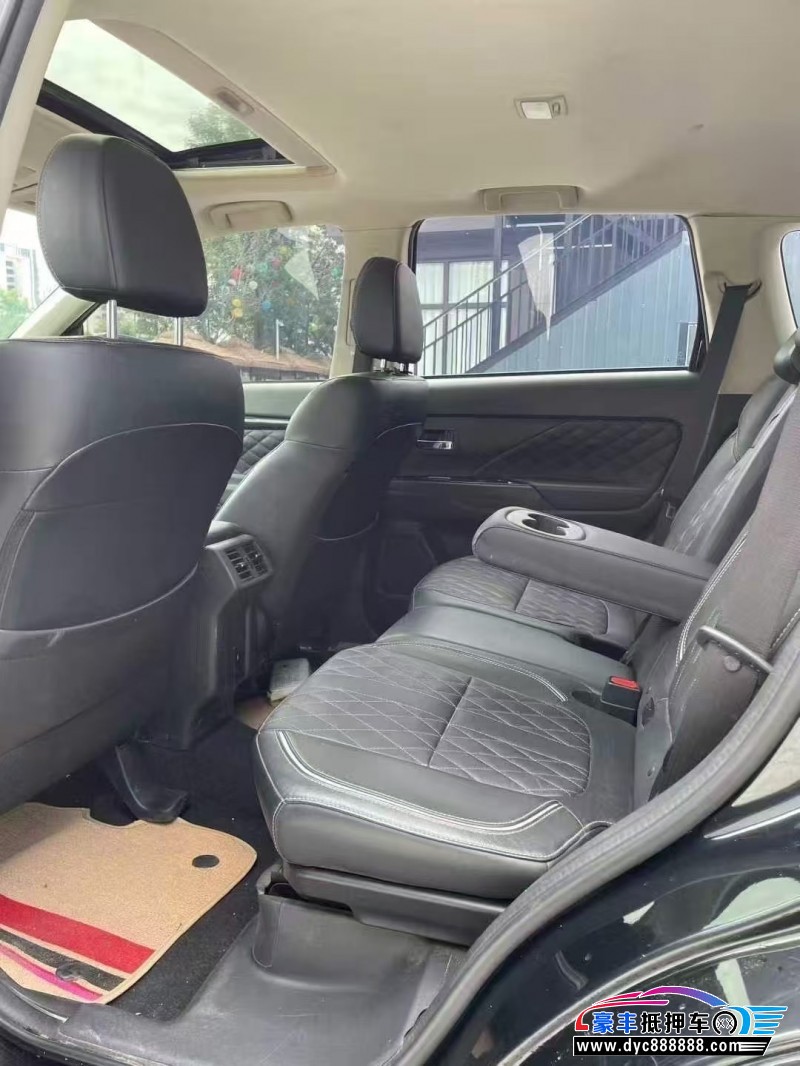 20年三菱欧蓝德轿车抵押车出售