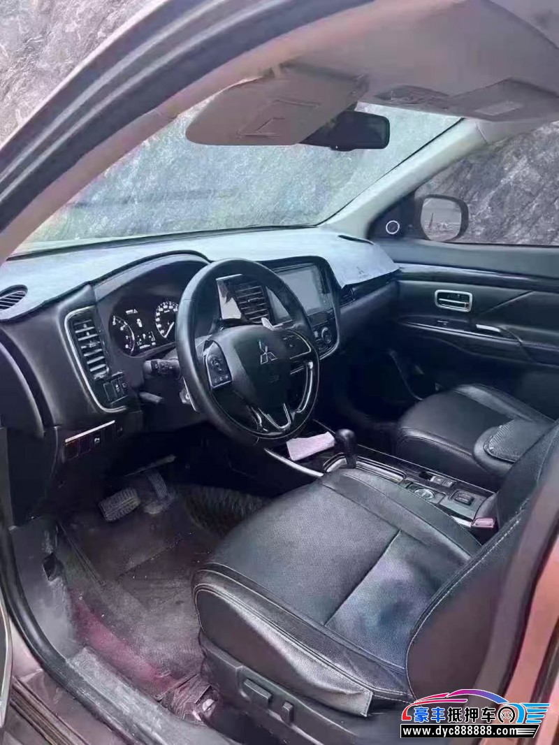 18年三菱欧蓝德轿车抵押车出售