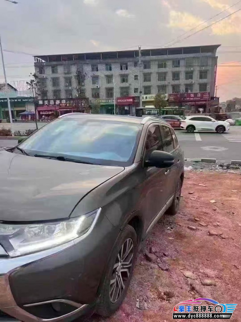 18年三菱欧蓝德轿车抵押车出售