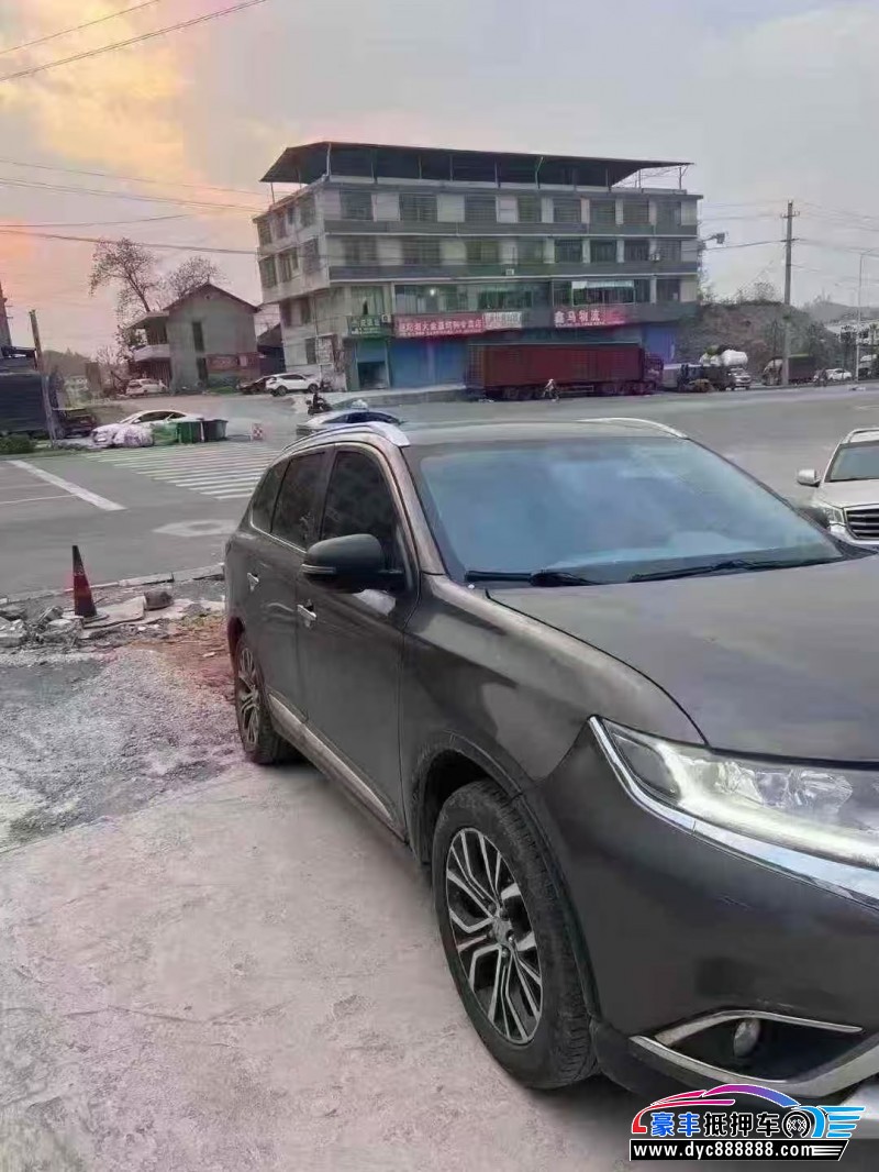 18年三菱欧蓝德轿车抵押车出售