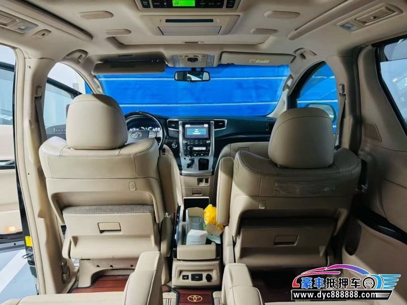 15年丰田埃尔法轿车抵押车出售