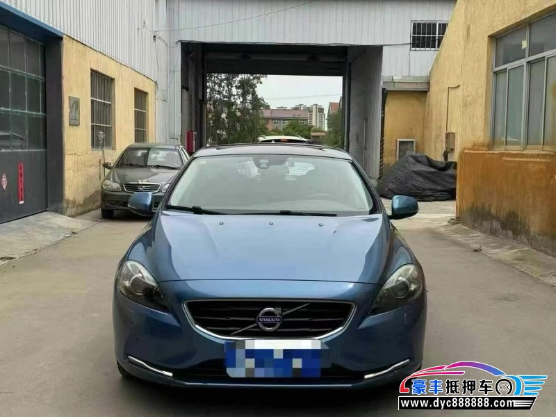 16年沃尔沃V40轿车抵押车出售