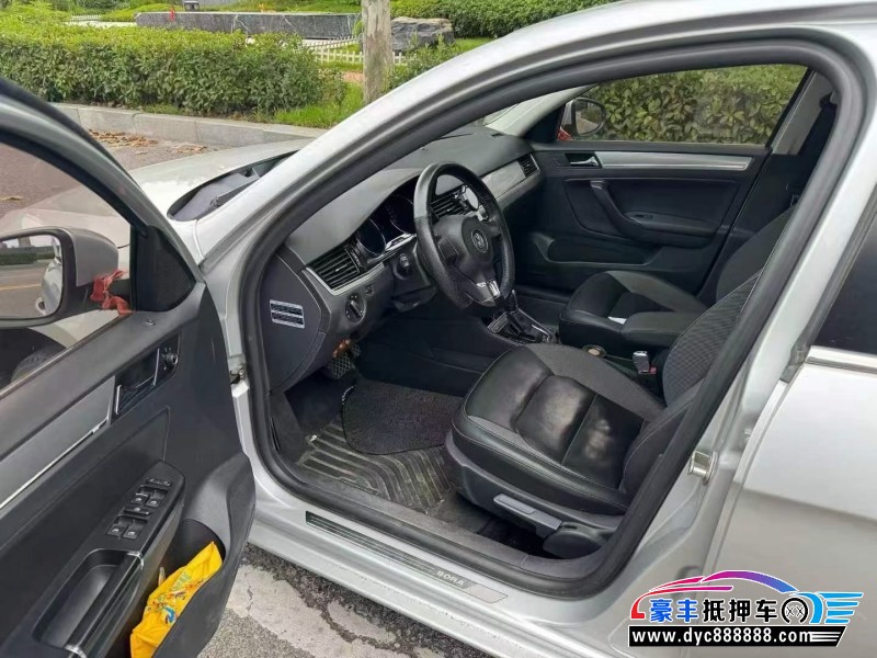 15年大众宝来轿车抵押车出售