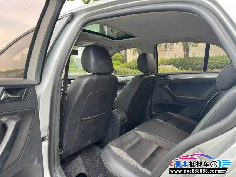 15年大众宝来轿车抵押车出售