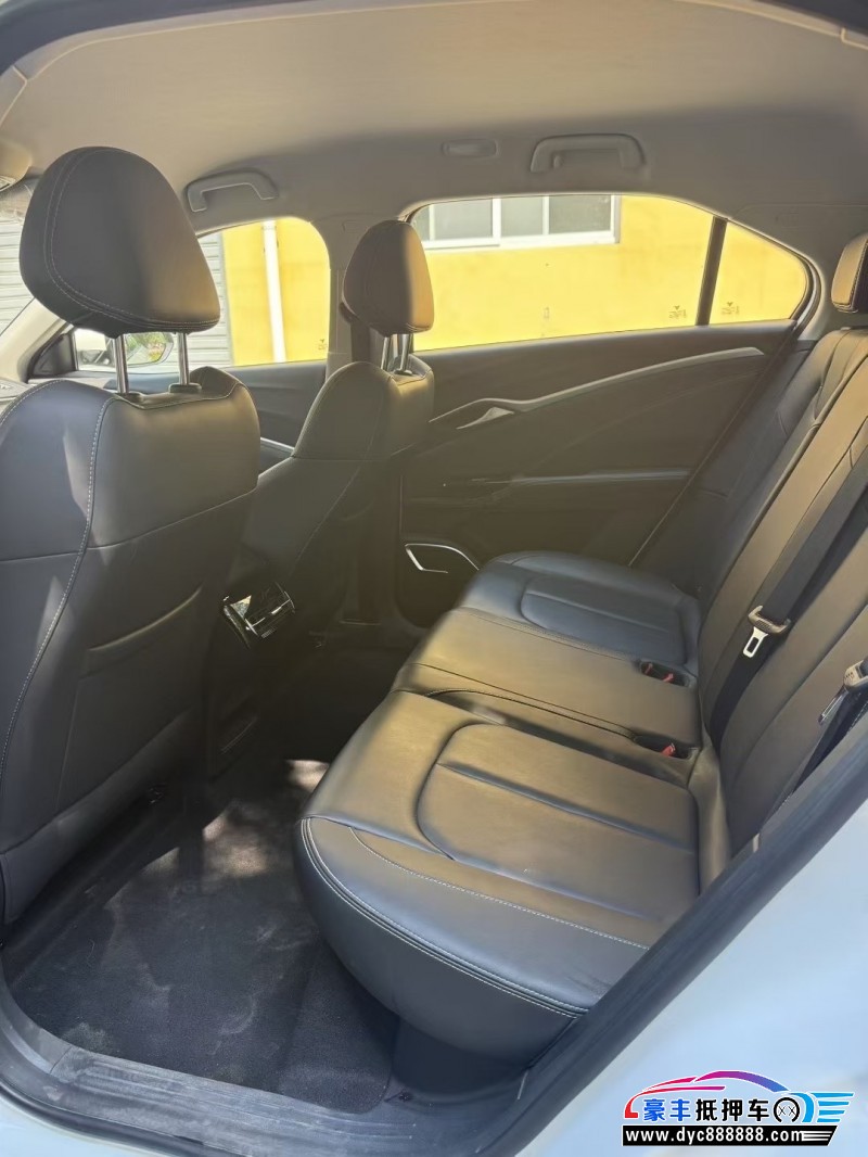 23年哪吒U轿车抵押车出售