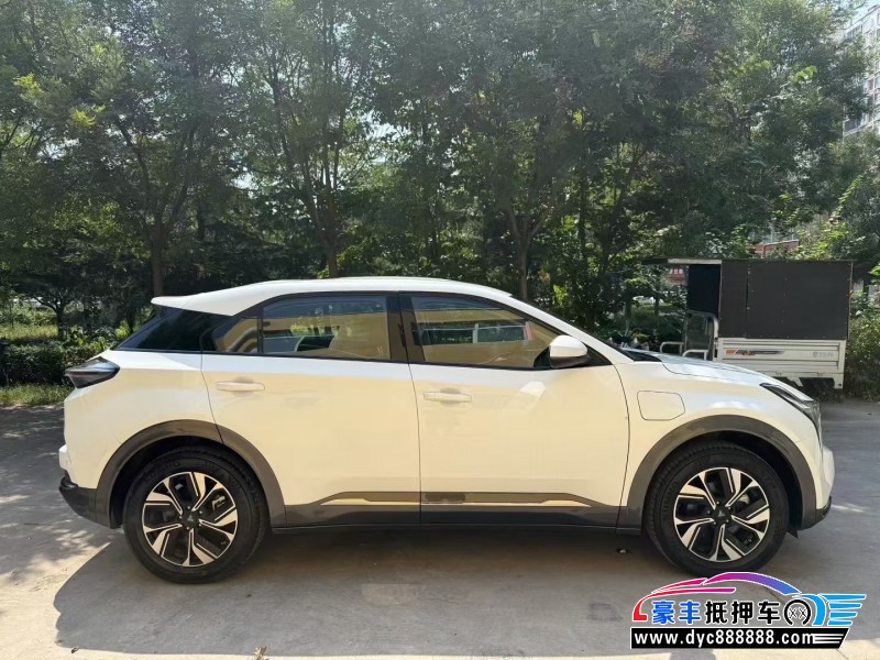 23年哪吒U轿车抵押车出售