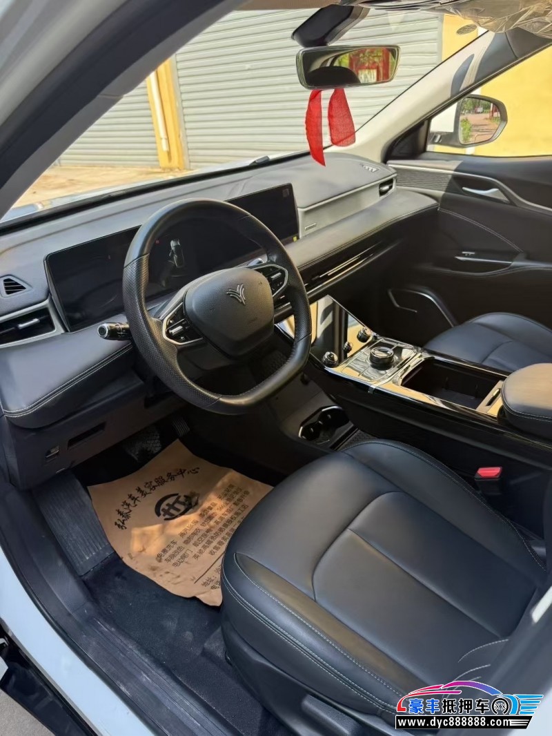 23年哪吒U轿车抵押车出售