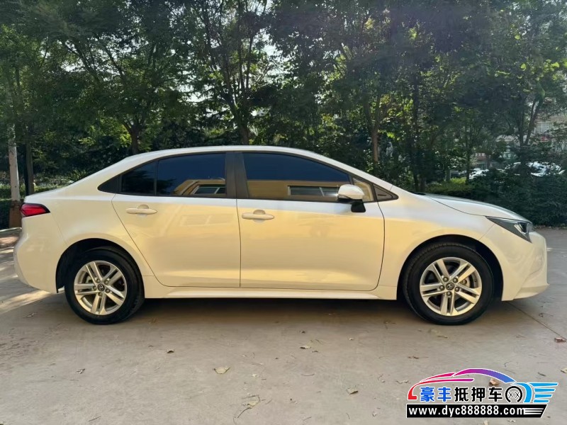 22年丰田雷凌轿车抵押车出售