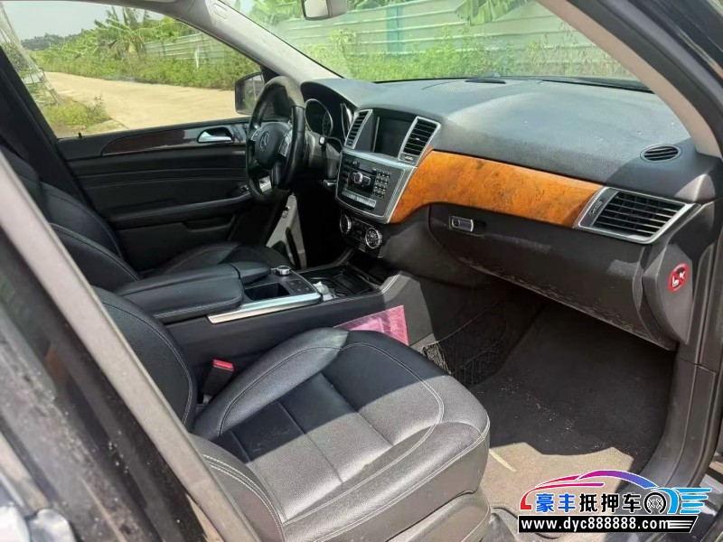 12年奔驰ML轿车抵押车出售