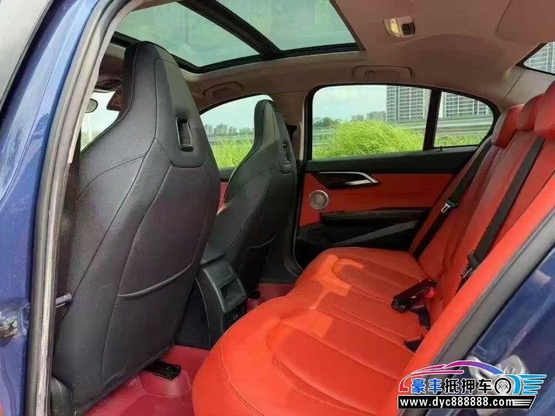 21年宝马1系轿车抵押车出售