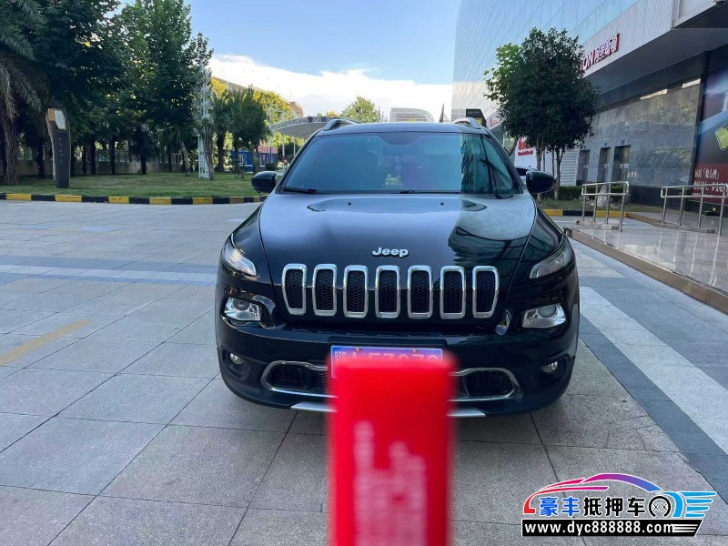 17年Jeep自由光轿车抵押车出售