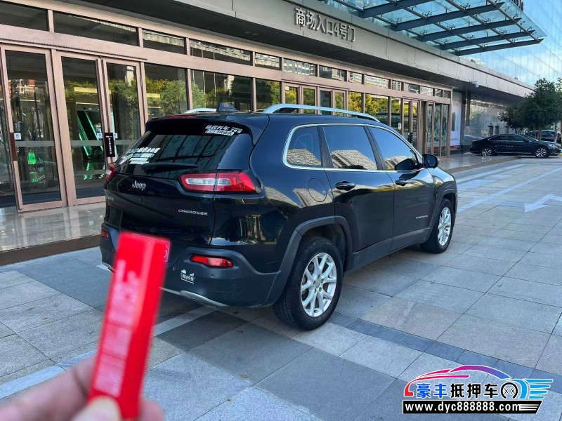 17年Jeep自由光轿车抵押车出售