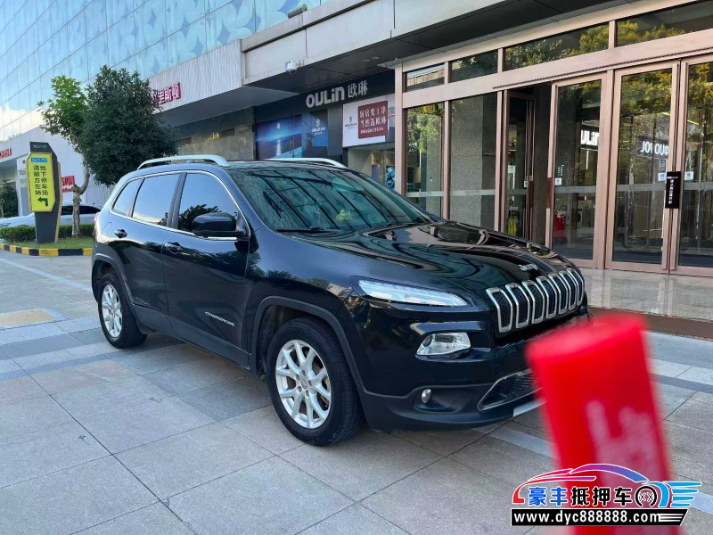 17年Jeep自由光轿车抵押车出售