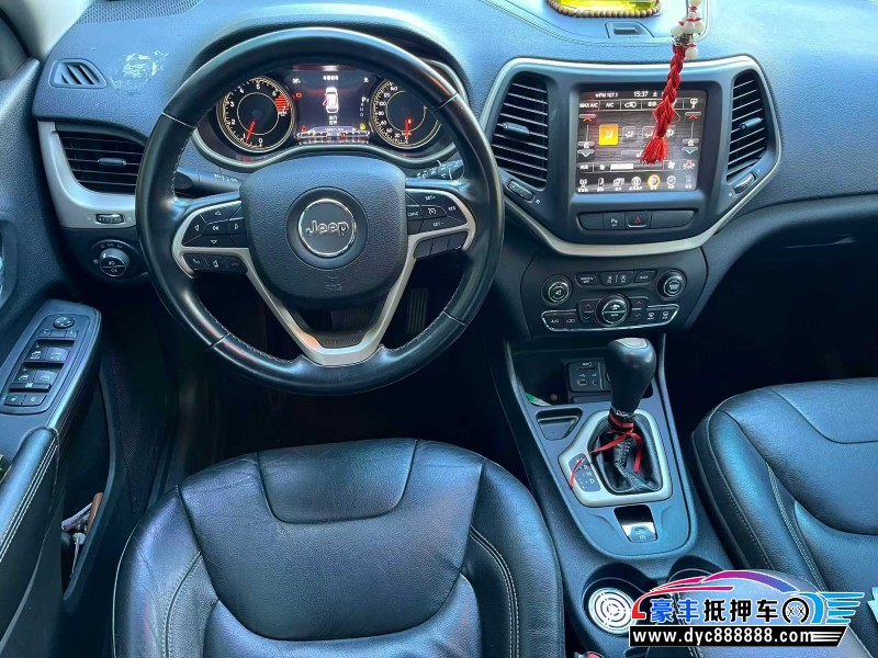 17年Jeep自由光轿车抵押车出售