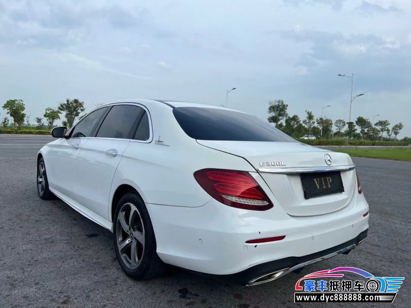 17年奔驰E轿车抵押车出售