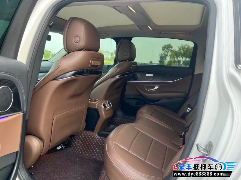 17年奔驰E轿车抵押车出售