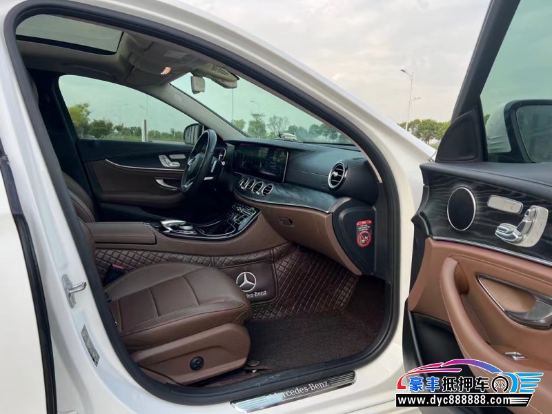 17年奔驰E轿车抵押车出售