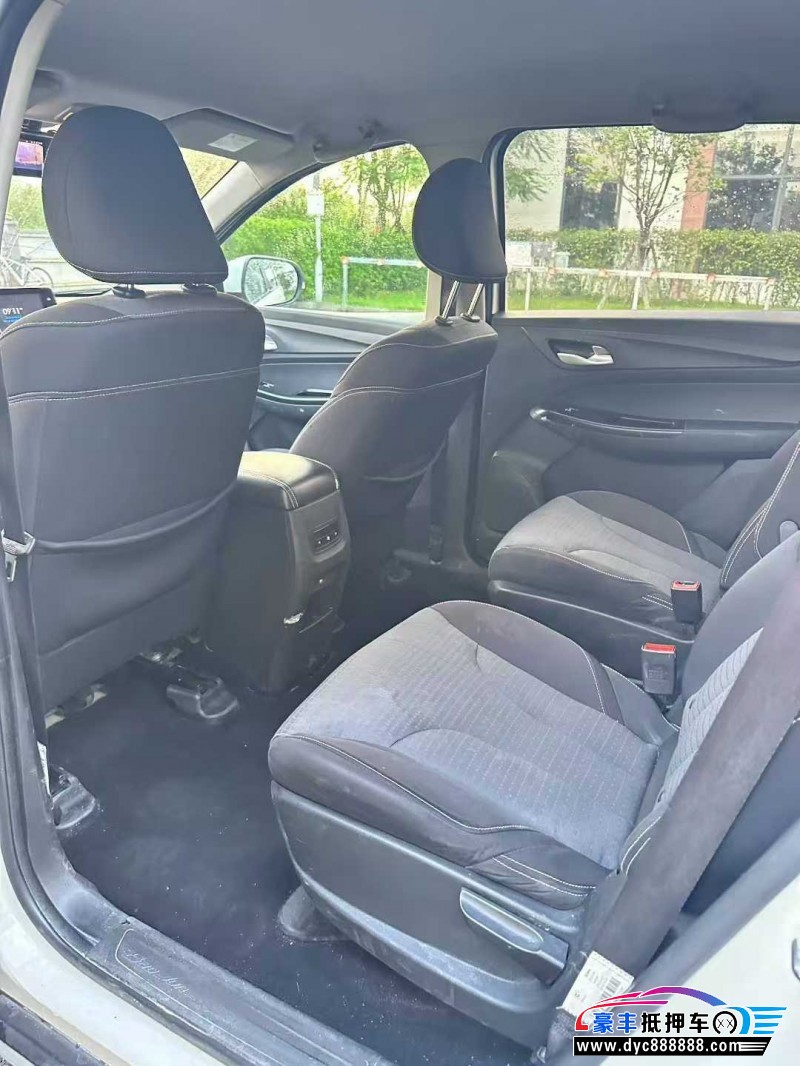 18年宝骏730轿车抵押车出售