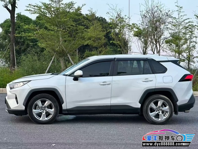 21年丰田RAV4轿车抵押车出售