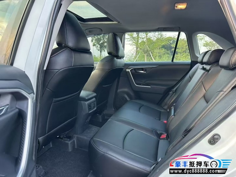 21年丰田RAV4轿车抵押车出售